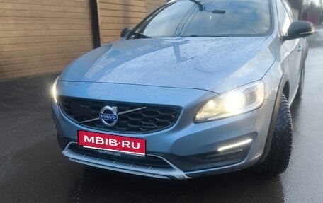Volvo V60 Cross Country II, 2016 год, 1 435 000 рублей, 1 фотография