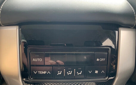 Toyota Land Cruiser Prado 150 рестайлинг 2, 2018 год, 4 950 000 рублей, 5 фотография