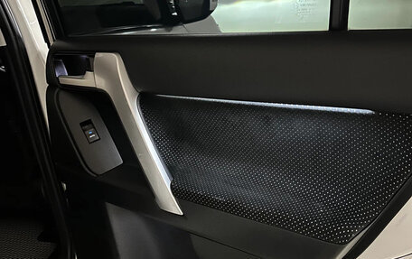 Toyota Land Cruiser Prado 150 рестайлинг 2, 2018 год, 4 950 000 рублей, 3 фотография