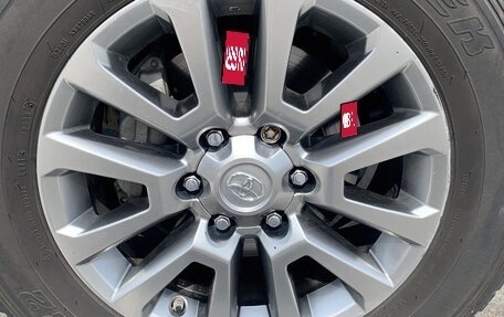 Toyota Land Cruiser Prado 150 рестайлинг 2, 2018 год, 4 950 000 рублей, 21 фотография