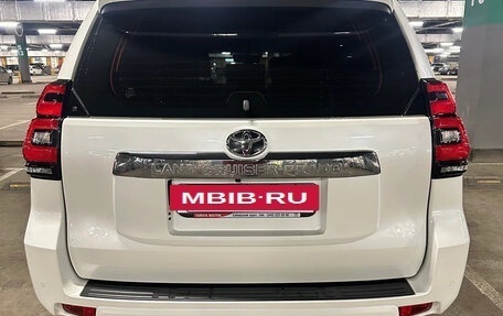 Toyota Land Cruiser Prado 150 рестайлинг 2, 2018 год, 4 950 000 рублей, 26 фотография