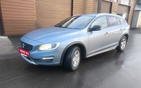 Volvo V60 Cross Country II, 2016 год, 1 435 000 рублей, 2 фотография