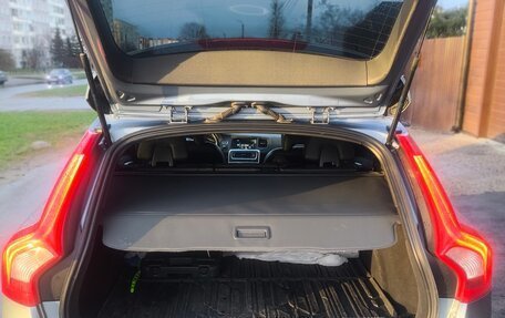 Volvo V60 Cross Country II, 2016 год, 1 435 000 рублей, 18 фотография