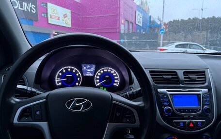 Hyundai Solaris II рестайлинг, 2011 год, 800 000 рублей, 11 фотография