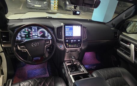 Toyota Land Cruiser 200, 2017 год, 8 150 000 рублей, 11 фотография