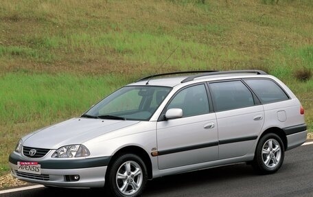 Toyota Avensis III рестайлинг, 2001 год, 430 000 рублей, 1 фотография