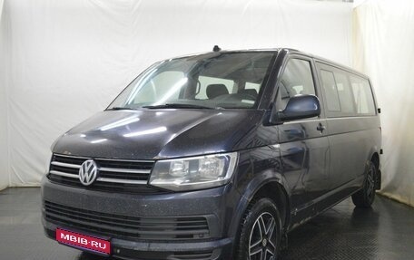 Volkswagen Caravelle T6 рестайлинг, 2017 год, 1 975 000 рублей, 1 фотография