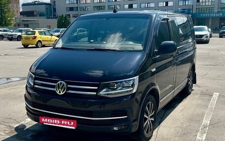 Volkswagen Multivan T6 рестайлинг, 2018 год, 4 000 000 рублей, 2 фотография