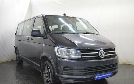 Volkswagen Caravelle T6 рестайлинг, 2017 год, 1 975 000 рублей, 3 фотография