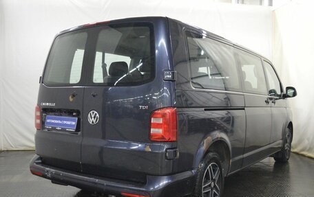 Volkswagen Caravelle T6 рестайлинг, 2017 год, 1 975 000 рублей, 4 фотография