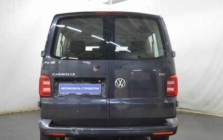 Volkswagen Caravelle T6 рестайлинг, 2017 год, 1 975 000 рублей, 5 фотография