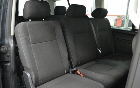 Volkswagen Caravelle T6 рестайлинг, 2017 год, 1 975 000 рублей, 10 фотография