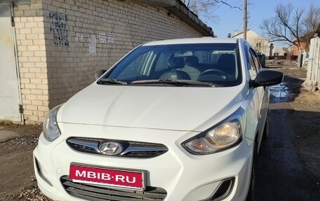 Hyundai Solaris II рестайлинг, 2012 год, 780 000 рублей, 1 фотография