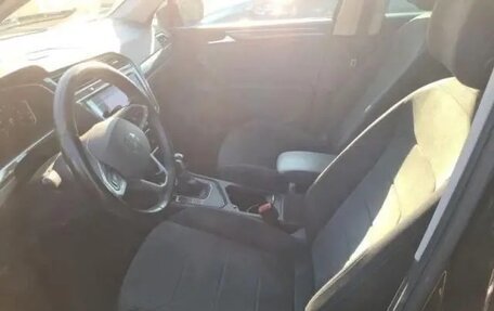 Volkswagen Tiguan II, 2022 год, 2 372 000 рублей, 5 фотография