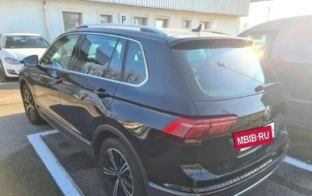 Volkswagen Tiguan II, 2022 год, 2 372 000 рублей, 4 фотография