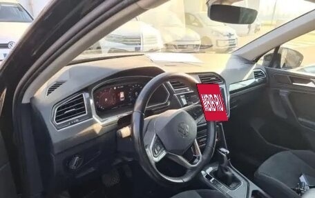 Volkswagen Tiguan II, 2022 год, 2 372 000 рублей, 11 фотография