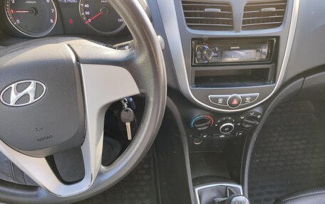 Hyundai Solaris II рестайлинг, 2012 год, 780 000 рублей, 4 фотография