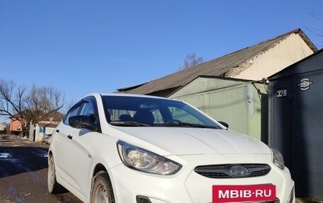 Hyundai Solaris II рестайлинг, 2012 год, 780 000 рублей, 2 фотография