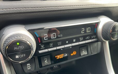 Toyota RAV4, 2020 год, 2 950 000 рублей, 21 фотография