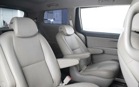 KIA Carnival III, 2018 год, 2 300 000 рублей, 7 фотография