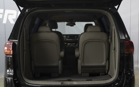 KIA Carnival III, 2018 год, 2 300 000 рублей, 21 фотография