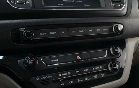 KIA Carnival III, 2018 год, 2 300 000 рублей, 19 фотография