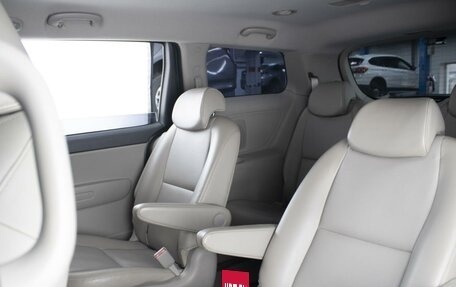 KIA Carnival III, 2018 год, 2 300 000 рублей, 10 фотография