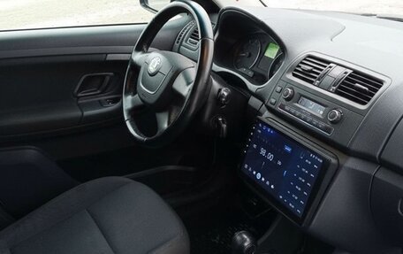 Skoda Fabia II, 2011 год, 750 000 рублей, 5 фотография