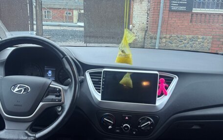 Hyundai Solaris II рестайлинг, 2018 год, 1 300 000 рублей, 7 фотография
