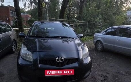 Toyota Yaris III рестайлинг, 2009 год, 400 000 рублей, 1 фотография