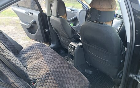 Volkswagen Jetta VI, 2013 год, 850 000 рублей, 10 фотография