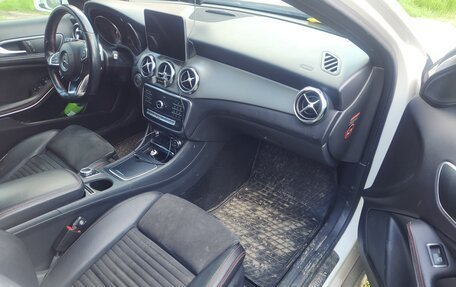 Mercedes-Benz GLA, 2018 год, 2 500 000 рублей, 12 фотография