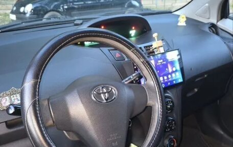 Toyota Yaris III рестайлинг, 2009 год, 400 000 рублей, 5 фотография