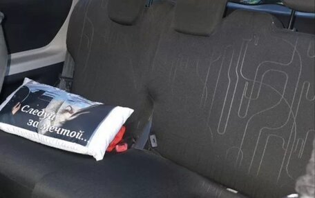 Toyota Yaris III рестайлинг, 2009 год, 400 000 рублей, 6 фотография