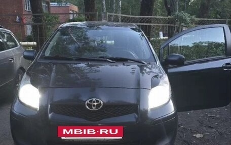 Toyota Yaris III рестайлинг, 2009 год, 400 000 рублей, 2 фотография