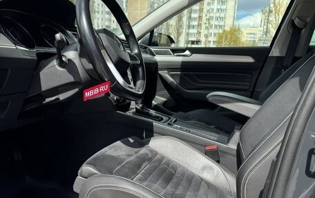 Volkswagen Passat B8 рестайлинг, 2019 год, 2 800 000 рублей, 19 фотография