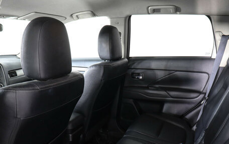 Mitsubishi Outlander III рестайлинг 3, 2013 год, 1 499 000 рублей, 12 фотография