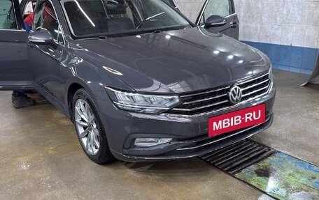 Volkswagen Passat B8 рестайлинг, 2020 год, 1 775 000 рублей, 3 фотография