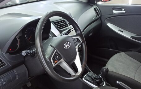 Hyundai Solaris II рестайлинг, 2014 год, 900 000 рублей, 19 фотография