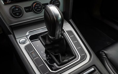 Volkswagen Passat B8 рестайлинг, 2018 год, 1 999 000 рублей, 13 фотография