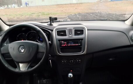 Renault Logan II, 2017 год, 740 000 рублей, 12 фотография