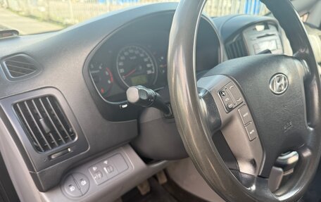 Hyundai H-1 II рестайлинг, 2010 год, 1 249 500 рублей, 17 фотография