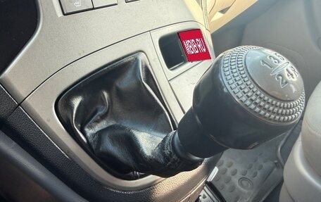 Hyundai H-1 II рестайлинг, 2010 год, 1 249 500 рублей, 19 фотография