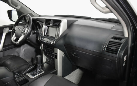 Toyota Land Cruiser Prado 150 рестайлинг 2, 2013 год, 2 359 000 рублей, 12 фотография