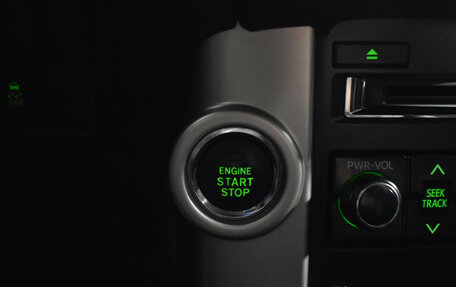 Toyota Land Cruiser Prado 150 рестайлинг 2, 2013 год, 2 359 000 рублей, 17 фотография