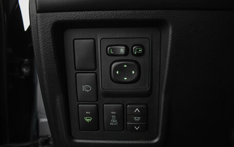 Toyota Land Cruiser Prado 150 рестайлинг 2, 2013 год, 2 359 000 рублей, 19 фотография