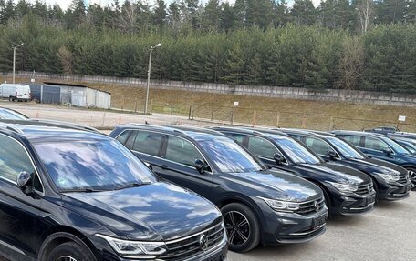 Volkswagen Tiguan II, 2022 год, 3 320 000 рублей, 24 фотография