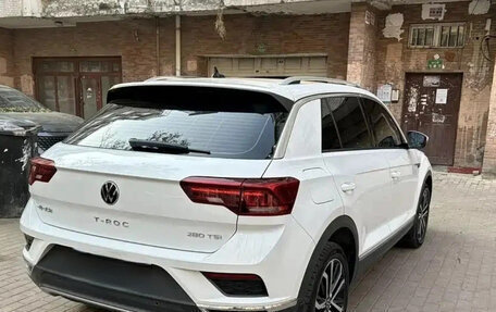 Volkswagen T-Roc I, 2023 год, 1 990 000 рублей, 3 фотография