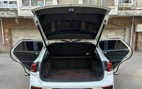 Volkswagen T-Roc I, 2023 год, 1 990 000 рублей, 5 фотография