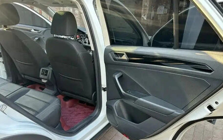 Volkswagen T-Roc I, 2023 год, 1 990 000 рублей, 10 фотография